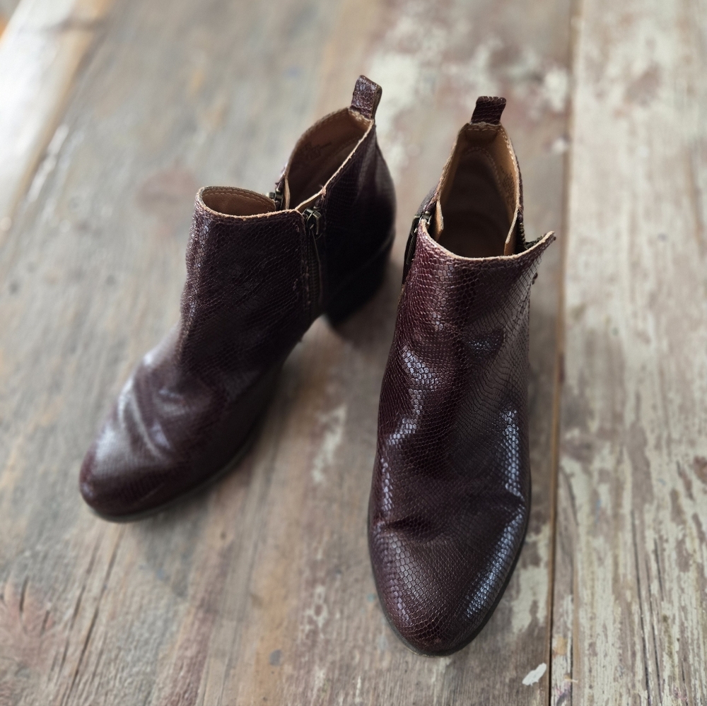 Brown Snake Skin Leather LUCKY Brand Textured Ankle Boots